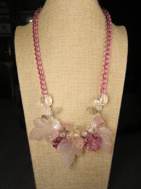 Gorgeous vintage hard plastic lucite? molded flowers purple bead necklace - Image 2