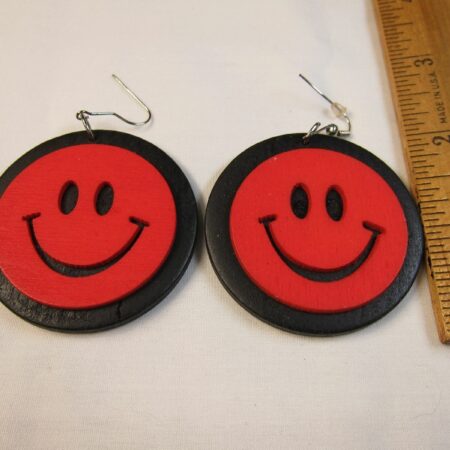 Cute Vintage 80's 90's lightweight wood cut out earrings smiley face black red