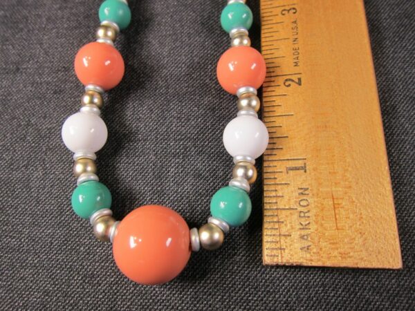 Pretty vintage 80's peach, green, gold, silver beaded necklace brass clasp 26" - Image 5