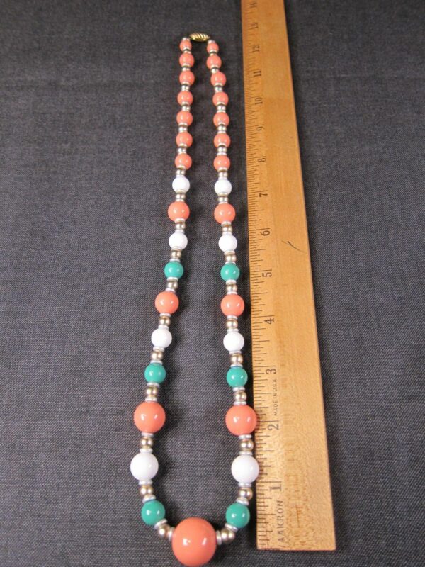 Pretty vintage 80's peach, green, gold, silver beaded necklace brass clasp 26" - Image 7