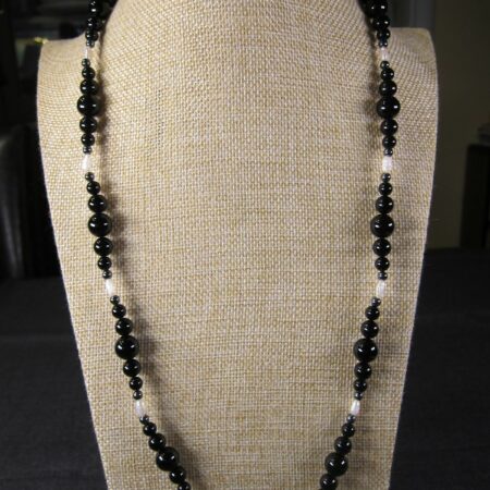 Gorgeous vintage black glass & freshwater pearl beaded necklace 14K gold clasp