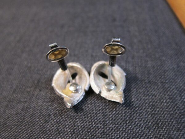 Gorgeous vintage 1955-1969 Crown Trifari Clip-on earrings silver-tone textured - Image 5