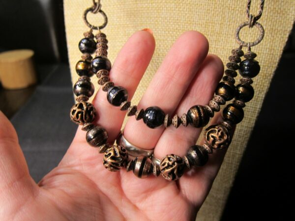 Beautiful Brutalist style copper tone beaded necklace gorgeous textured links - Image 3
