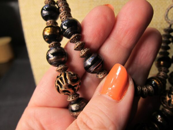Beautiful Brutalist style copper tone beaded necklace gorgeous textured links - Image 4