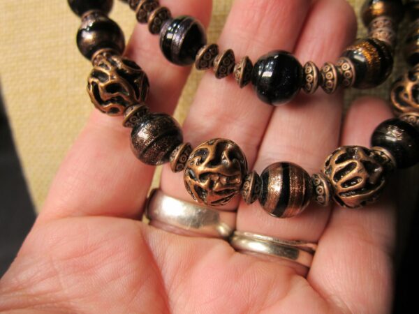 Beautiful Brutalist style copper tone beaded necklace gorgeous textured links - Image 5