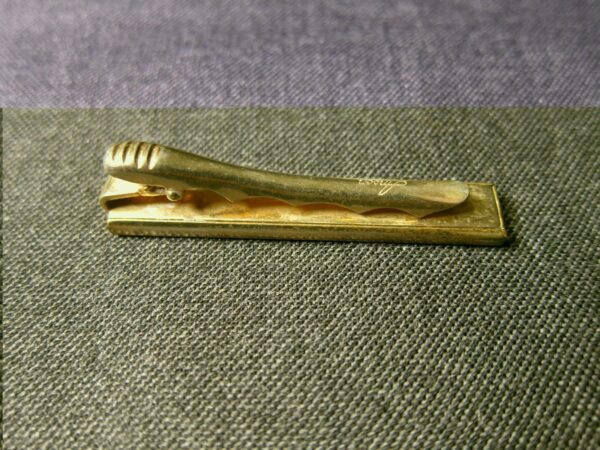 Nice deco vintage tie clip pin tack with pink and black enamel and brass Anson - Image 2