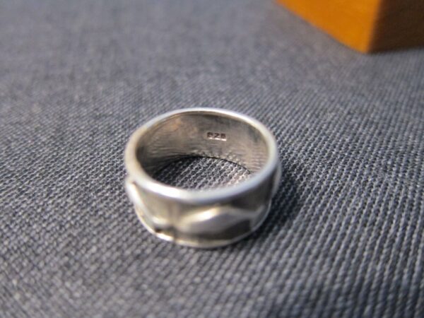 Sterling silver dolphin porpoise band ring marked 925 size 4.75 - Image 4