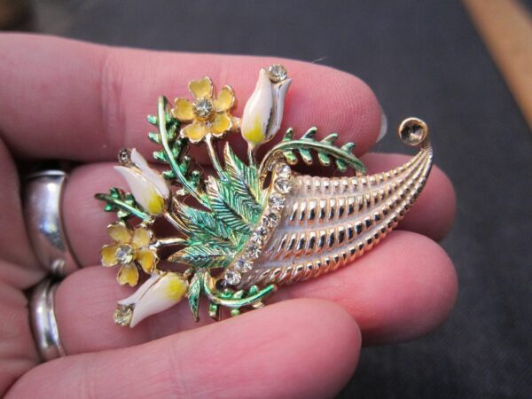 Vintage Beatrix pin brooch spring tulip & daisy flower basket cornucopia 1960's - Image 6