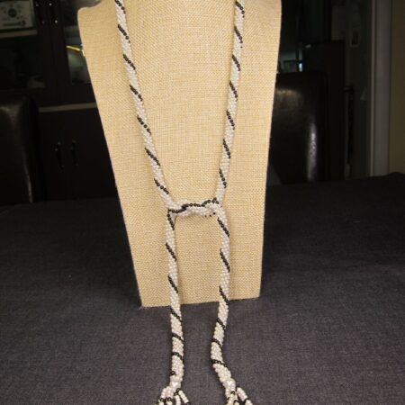 Beautiful 44" long vintage woven faux pearl black & white lariat necklace