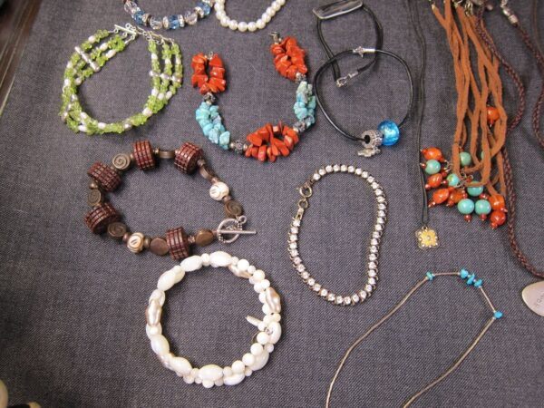 25 piece big lot of beaded, etc. wearable jewelry w/sterling silver 925 metals - Image 7