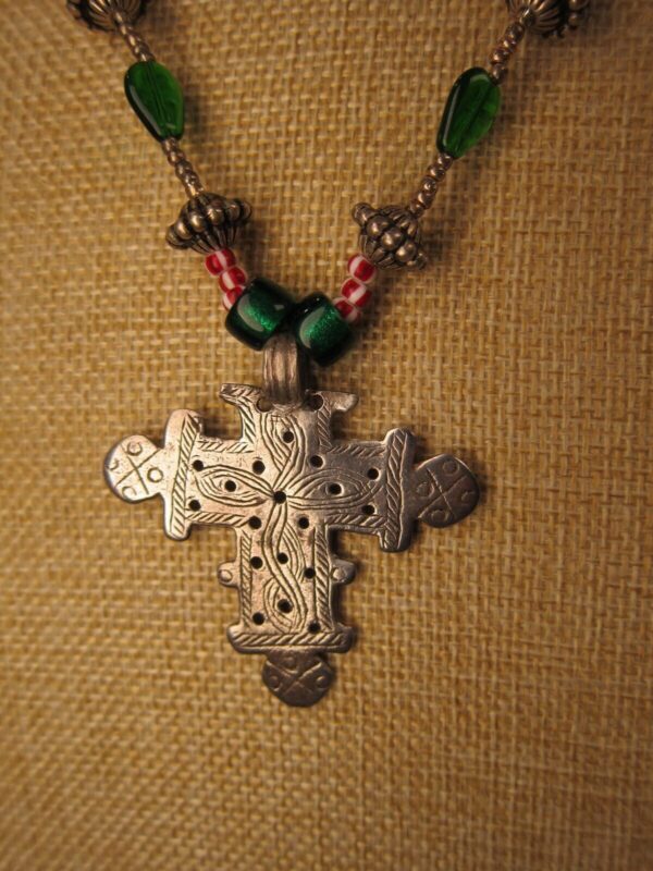 Beautiful necklace multi-color beads some antique large rough ethched cross 925 - Image 2