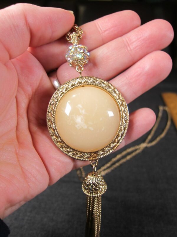 Beautiful reversible Vintage tassel drop necklace gold tone & green/yellow 33" - Image 8
