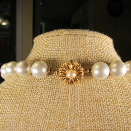 Gorgeous heavy large chunky faux pearl necklace w/ornate box clasp Metall 16.5"