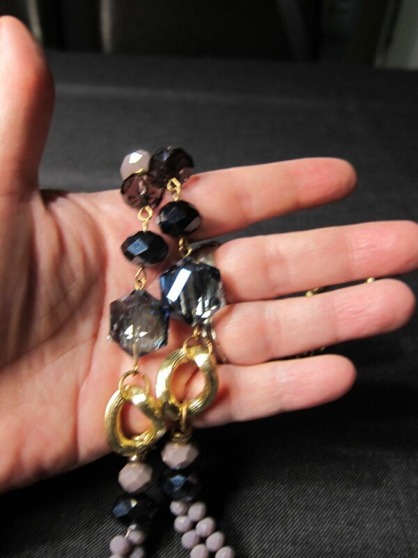 Gorgeous well-made necklace faceted purple pink blue cut glass 36" long gold - Image 6