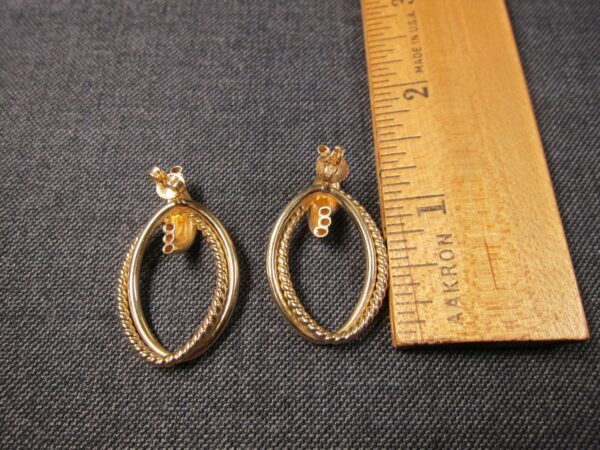 Beautiful 14K yellow gold twisted double oval hoop earrings 4.4 grams stunning! - Image 4