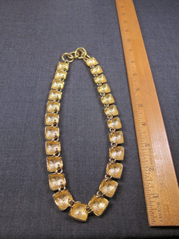 Gorgeous gold-tone vintage Anne Klein statement necklace shiny, toggle clasp - Image 4