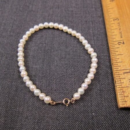 Gorgeous dainty real pearl bracelet 7.5" long w/14K clasp beautiful condition!