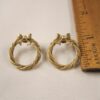 Beautiful gold-tone vintage Avon Christmas wreath earrings MINT condition! 3/4"