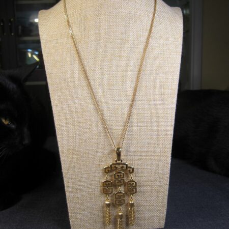 Gorgeous vintage 1955-1969 Crown Trifari Pendant on Sarah Coventry 24" chain