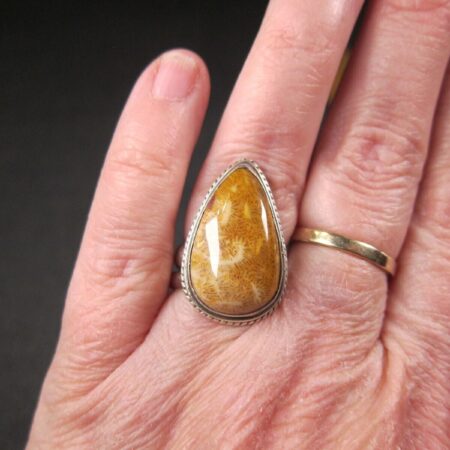 Gorgeous sterling silver polished tan/brown/yellow fossil ring size 6.5