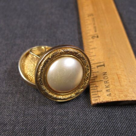 Beautiful vintage GJD Ginnie Johansen clip on earrings faux pearl
