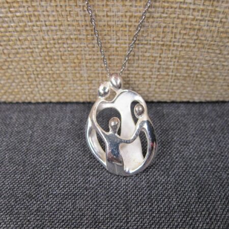 Gorgeous sterling silver 7.7g mother father children family pendant 30" necklace