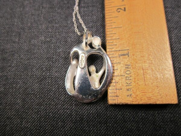 Gorgeous sterling silver 7.7g mother father children family pendant 30" necklace - Image 6
