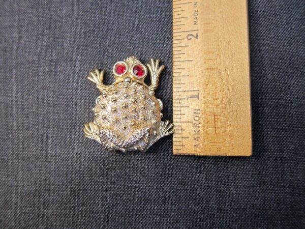 Cute gold-tone Toad or Frog solid perfume container red eyes opens like locket - Image 3
