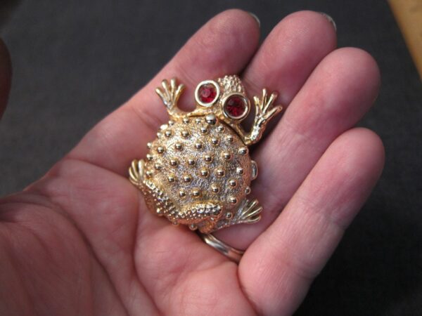 Cute gold-tone Toad or Frog solid perfume container red eyes opens like locket - Image 7