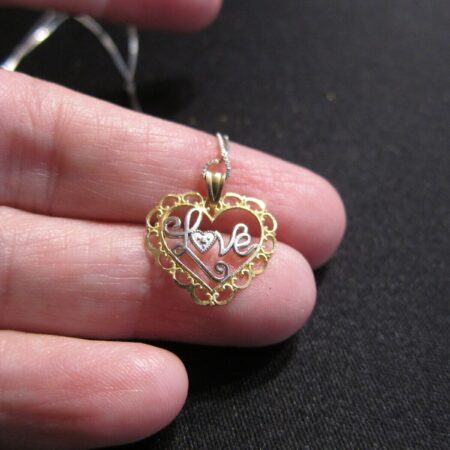 Gorgeous 1.5g 10K white gold necklace yellow & white 10K gold LOVE heart pendant