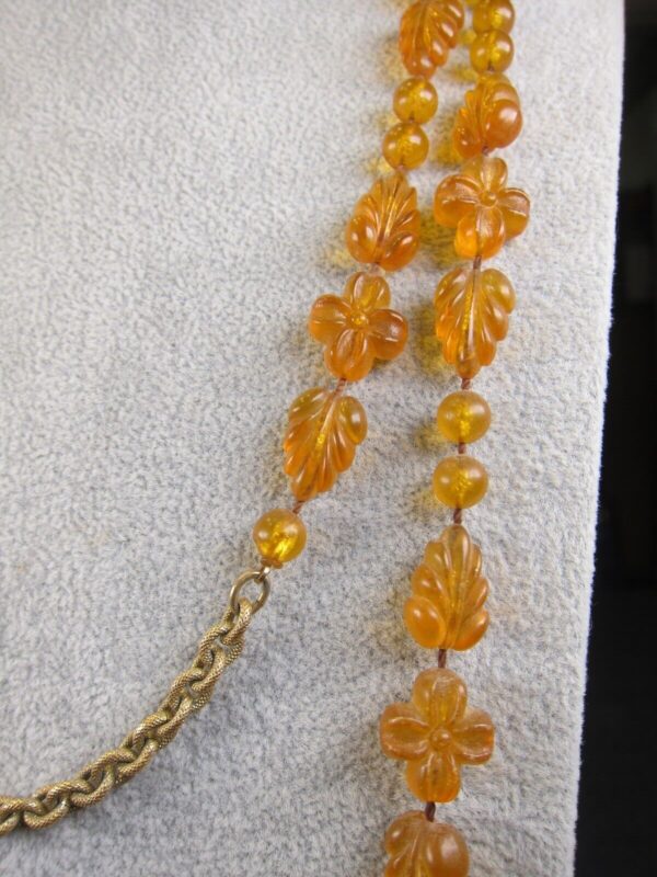 Beautiful for autumn! Vintage Sarah Coventry orange leaf flower bead necklace - Image 2