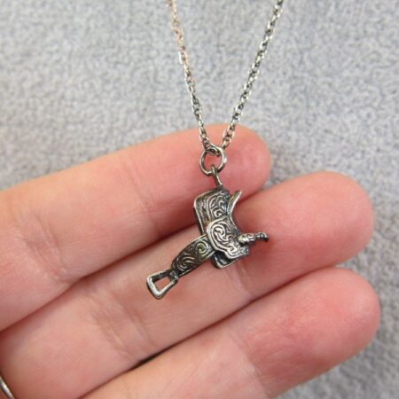Gorgeous sterling silver horse riding saddle fine detail necklace 24" chain