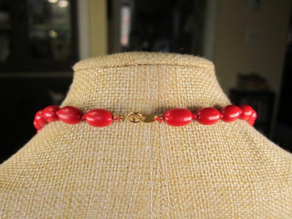 Lovely vintage 1970s to 1980s Trifari RED beaded acrylic necklace 17" hand knots - Image 3