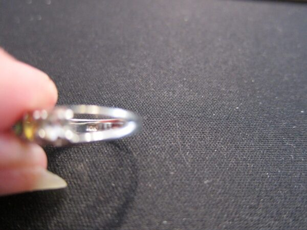 Beautiful 10K white gold yellow topaz peridot white spinel mother's ring size 6 - Image 3