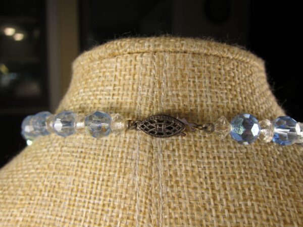 Gorgeous vintage blue & white AB faceted glass graduated bead necklace 925 clasp - Image 4