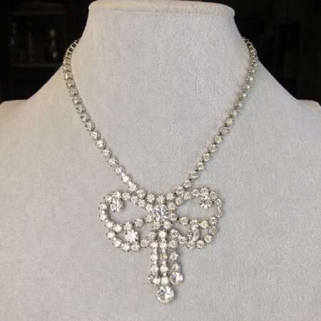 Gorgeous mint condition vintage clear glass rhinestone bow necklace 15"