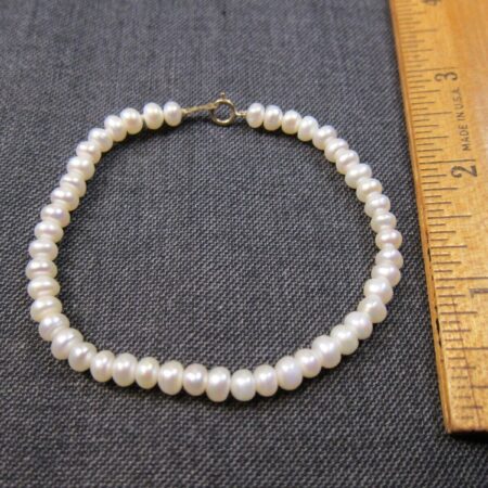 Beautiful 6.75" real pearl bracelet w/10K yellow gold clasp