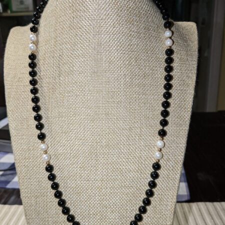 Gorgeous classic necklace onyx real pearls 14K gold clasp & beads 24" long
