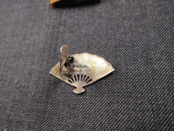 Gorgeous vintage sterling silver Thai Niello fan shaped clip-on earrings - Image 4
