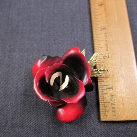 Gorgeous vintage Coro large red rose brooch pin 3D very nice condition!