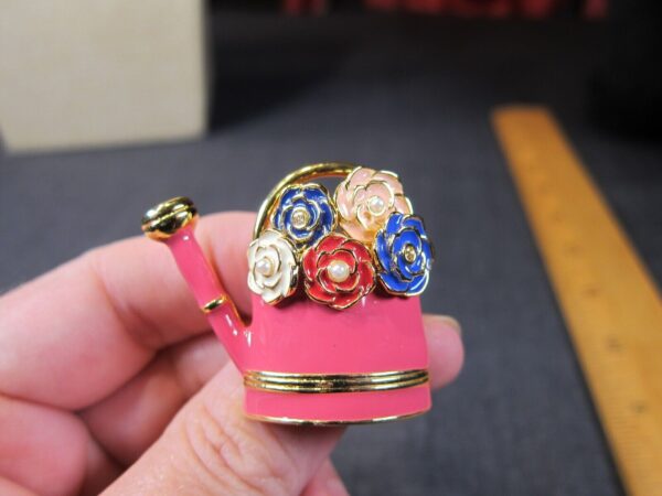 Adorable enameled watering can and flowers brooch pin pink blue faux pearls - Image 4