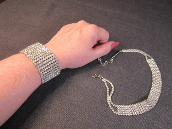 Gorgeous modern white rhinestone choker necklace & wide stretch bracelet set - Image 8