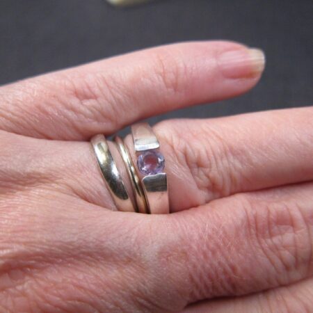 Gorgeous 'floating' light purple amethyst solitaire sterling silver ring size 7
