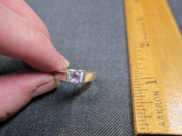 Gorgeous 'floating' light purple amethyst solitaire sterling silver ring size 7 - Image 3