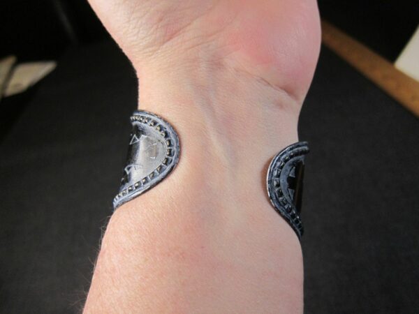 Gorgeous unusual Southwestern cuff bracelet black metal burnished w/blue white - Image 5