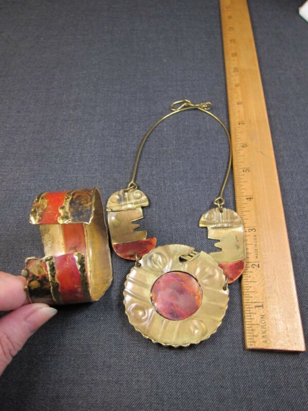 Wow! Gorgeous vintage Brutalist necklace cuff bracelet set brass red - Image 5