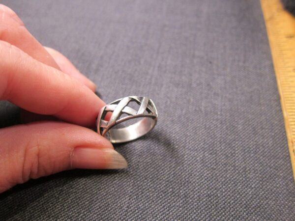Gorgeous 925 Mexico sterling silver thick size 8 ring criss cross basket weave - Image 2