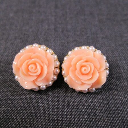 Gorgeous vintage peach pink acrylic 3D rose flower earrings ring of faux pearls