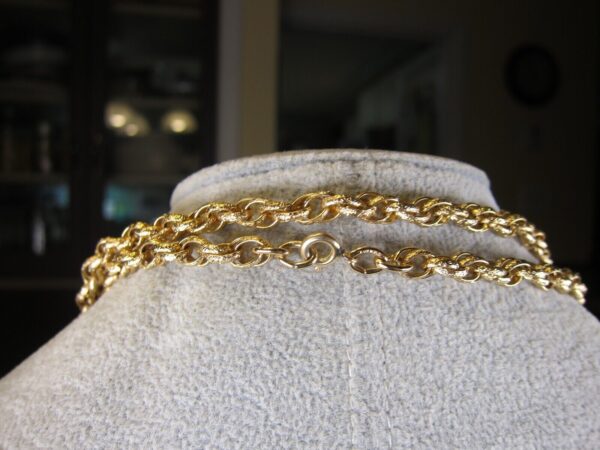 Spectacular vintage 12K GF Napier 60" textured link gold filled chain necklace - Image 5