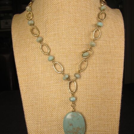 Beautiful Lia Sophia necklace matte gold-tone links green glass & stone pendant